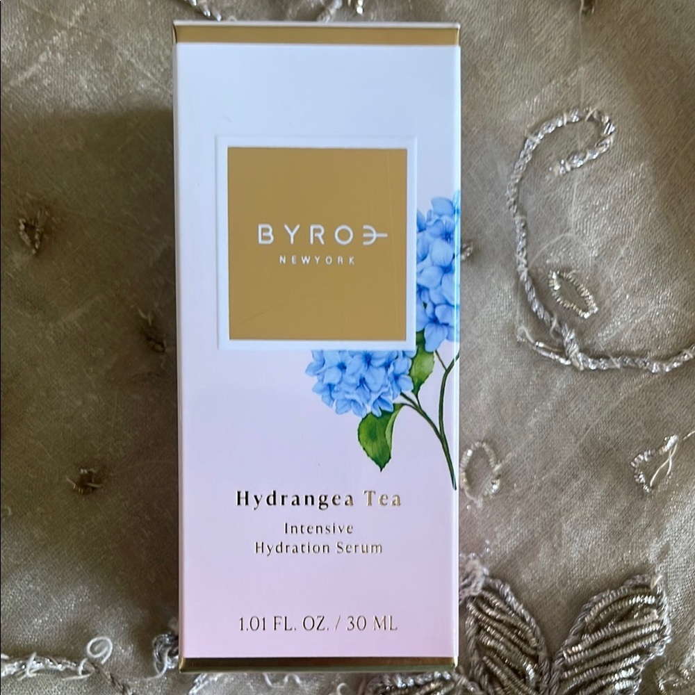 BYROE New York Hydrangea Tea Intensive Hydration Serum - Gold and White